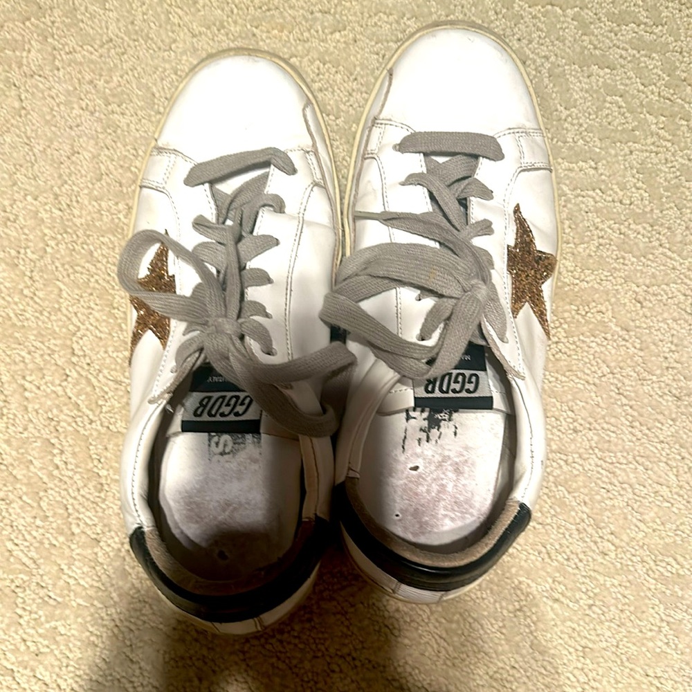 Used golden goose superstar sneakers. Size 8
